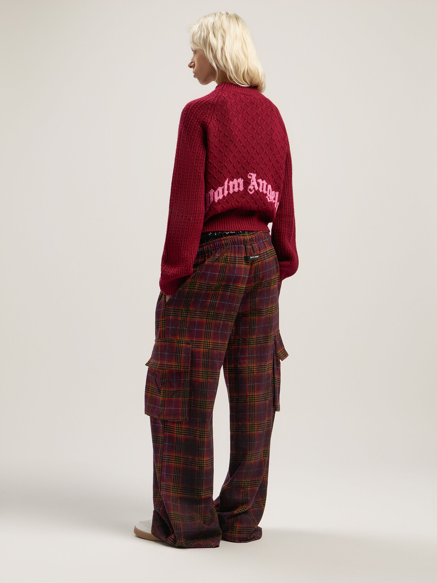 maglione a coste con logo curvo