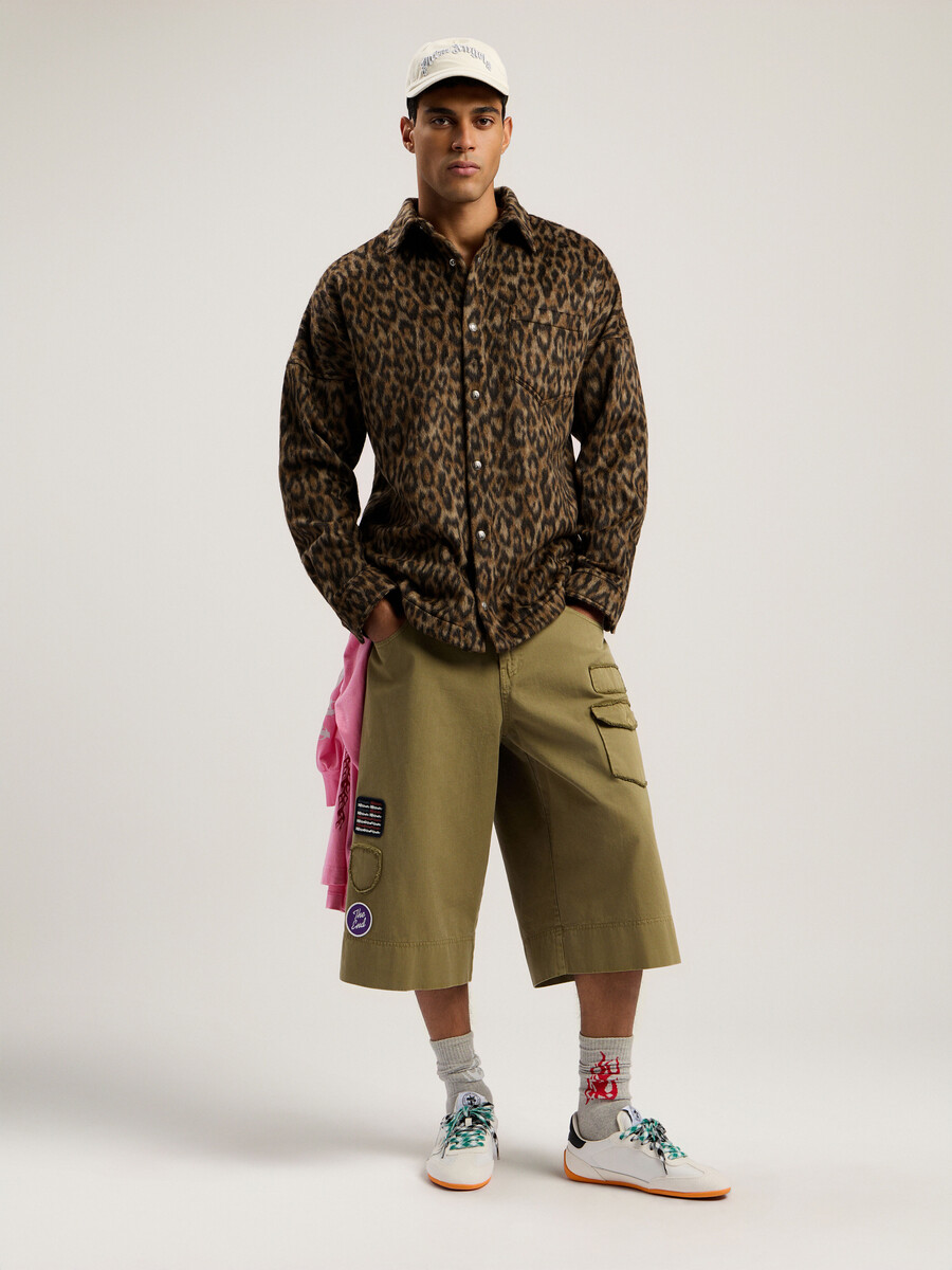 bermuda con toppa militare