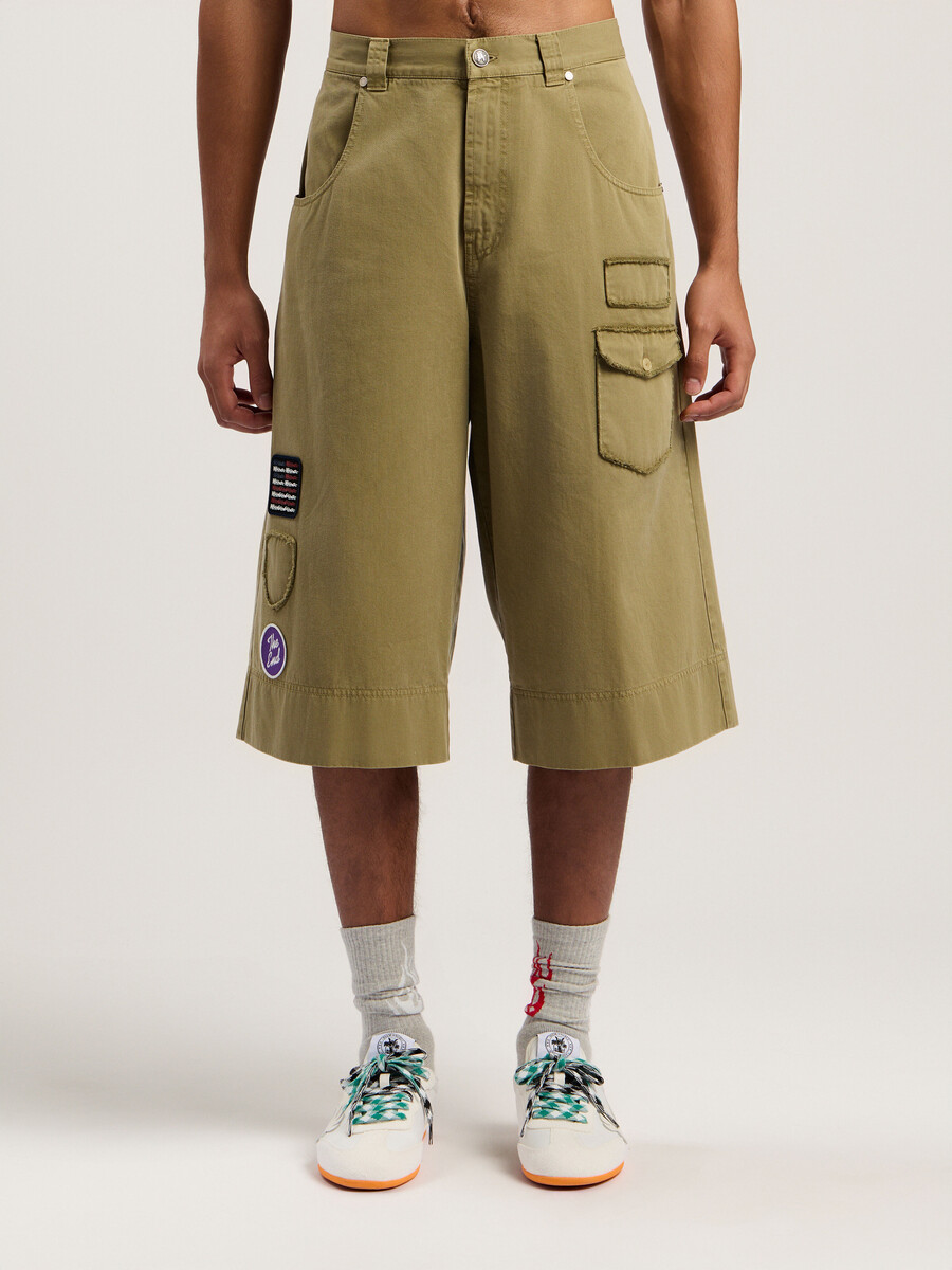 bermuda con toppa militare