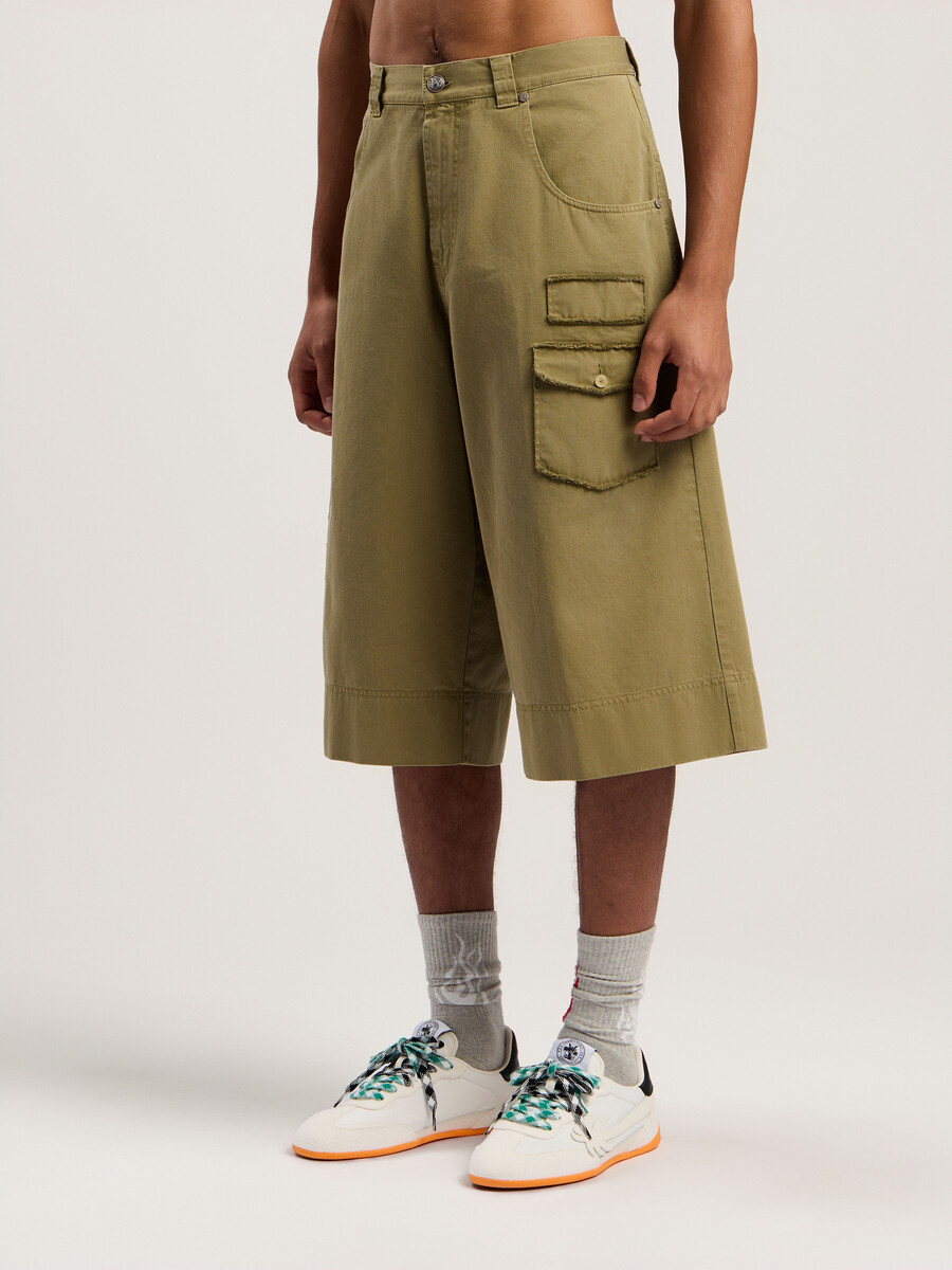 bermuda con toppa militare