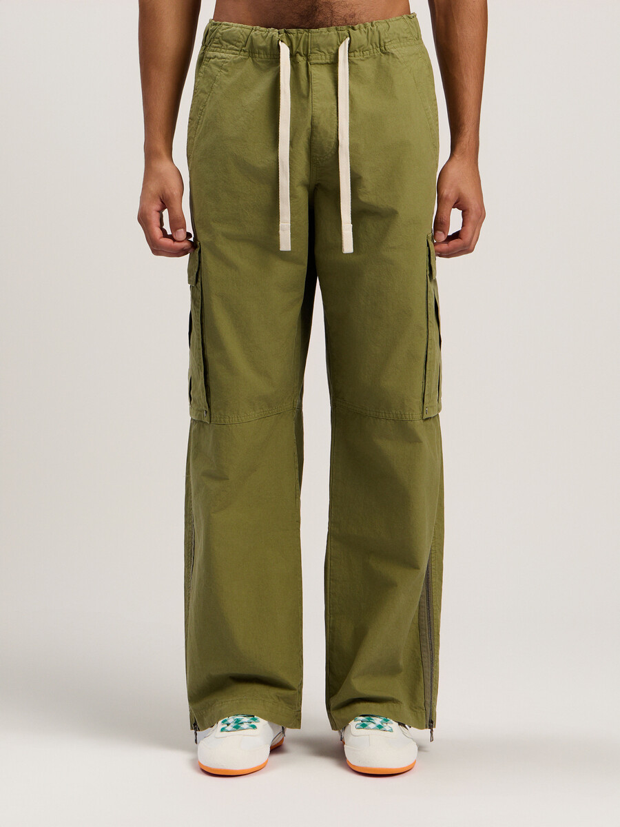 pantaloni cargo con logo curvo