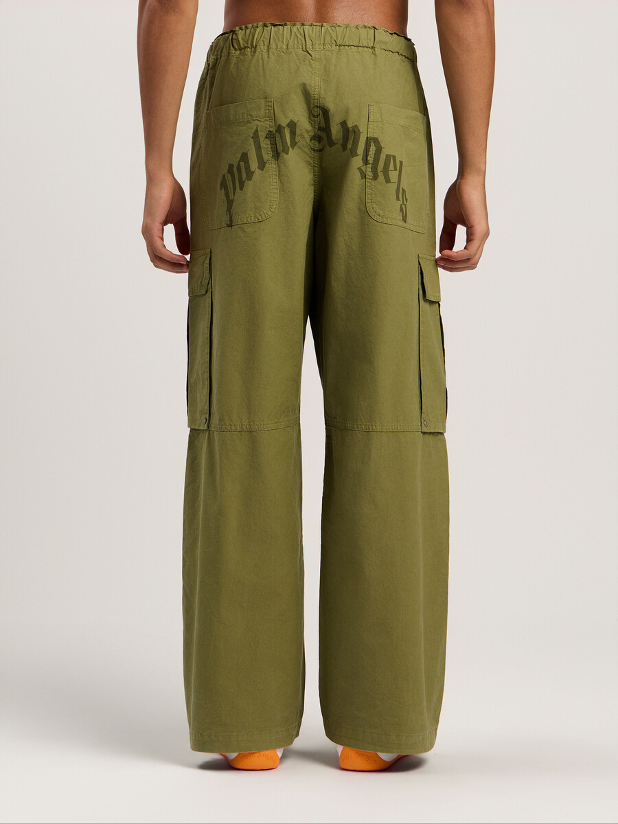 pantaloni cargo con logo curvo