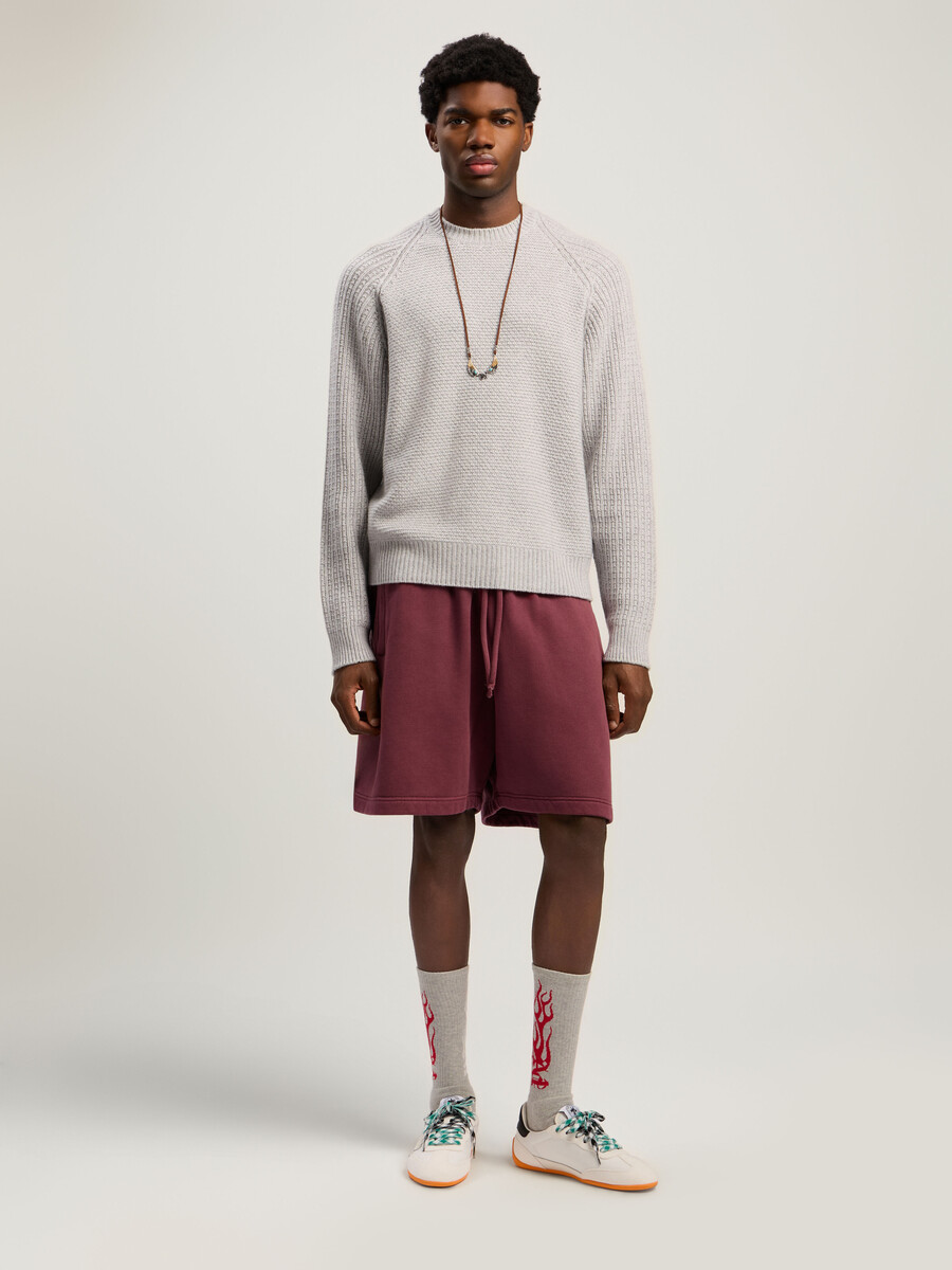 maglione a coste con logo curvo