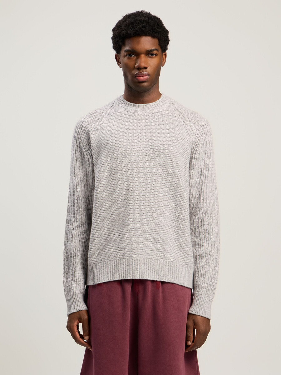 maglione a coste con logo curvo
