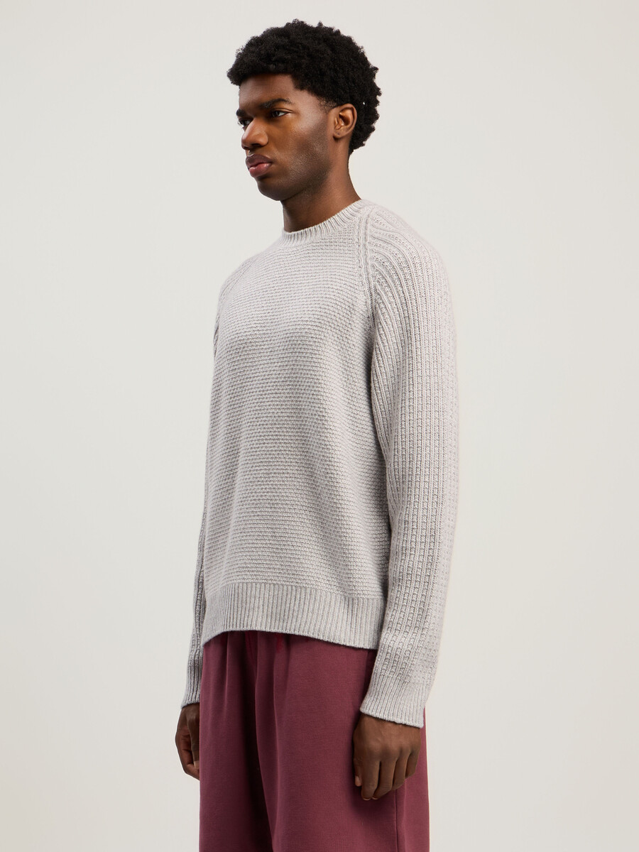 maglione a coste con logo curvo