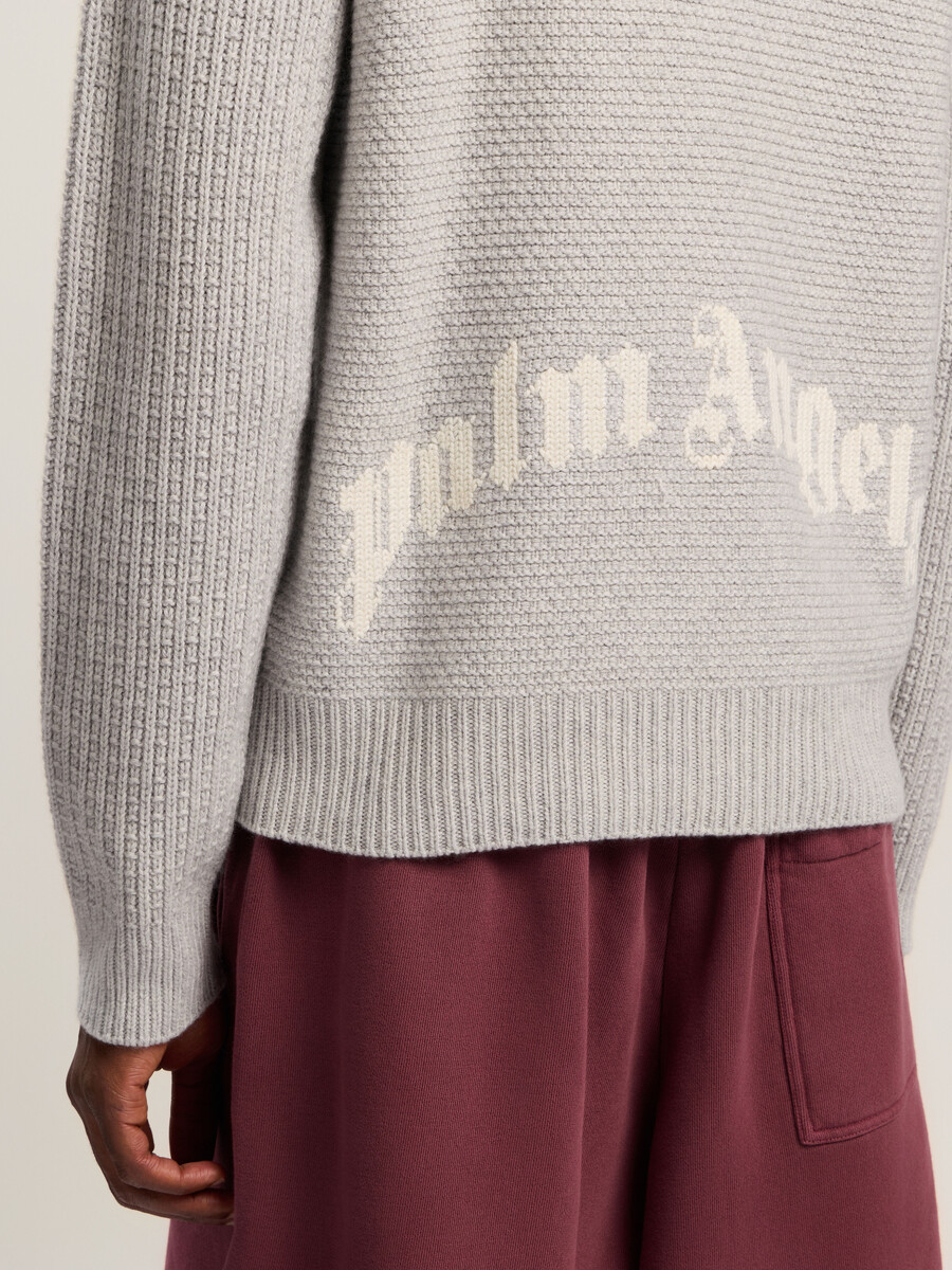 maglione a coste con logo curvo