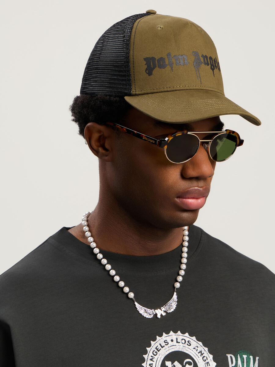 cappellino da camionista con logo spray