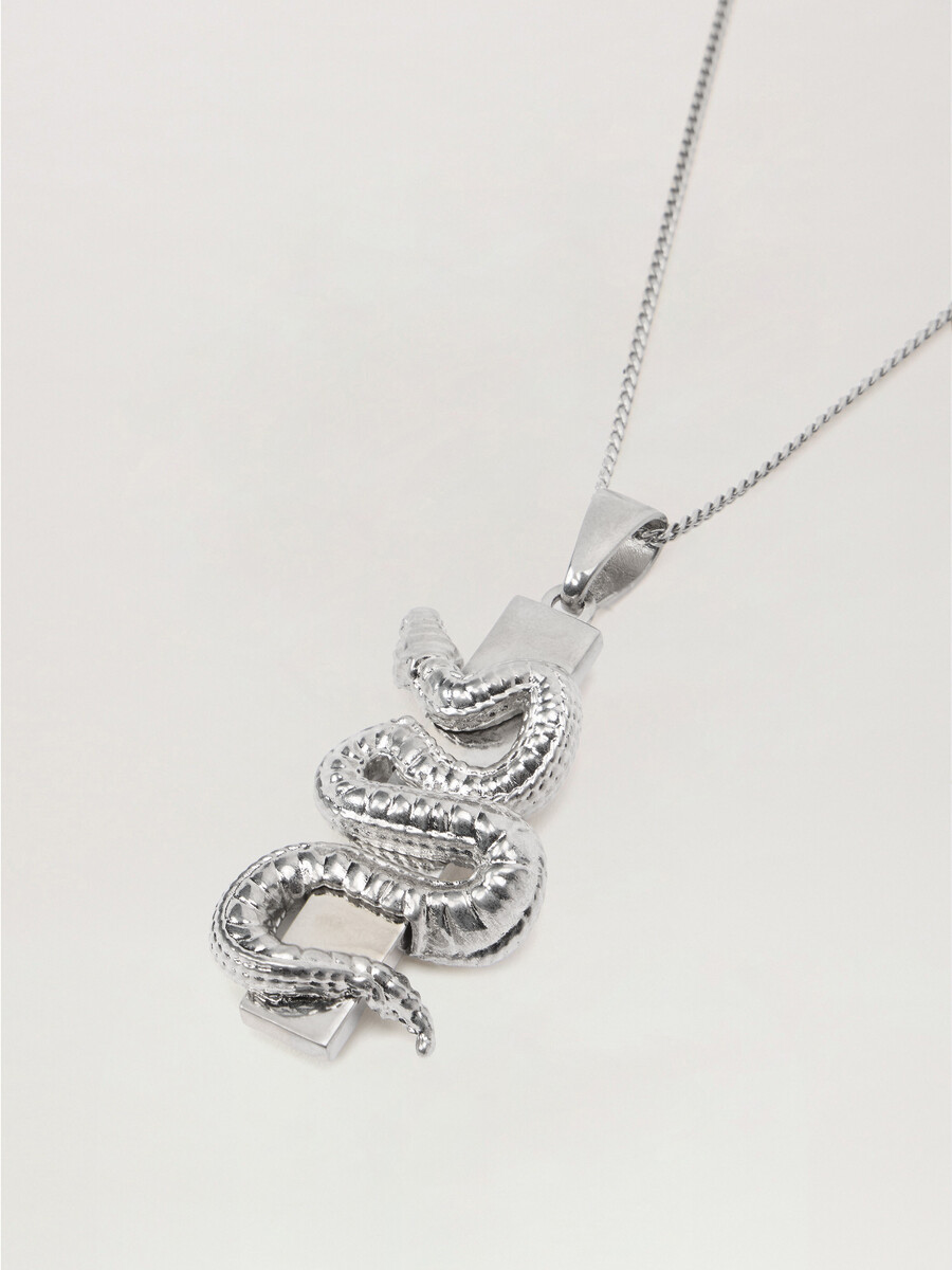 collana con logo snake box