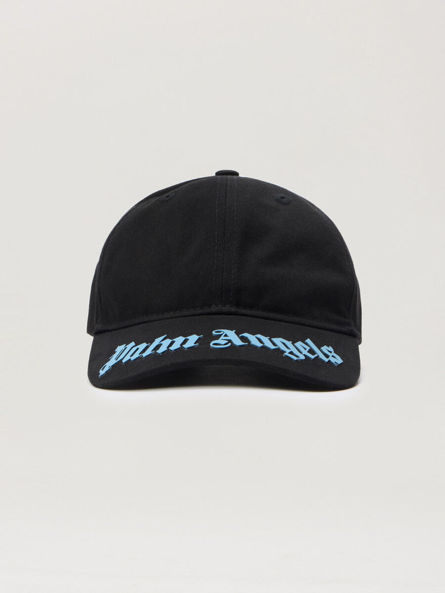 cappellino con logo gotico