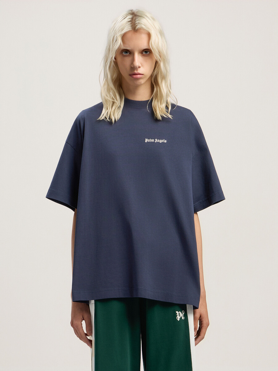confezione di magliette larghe con logo classico