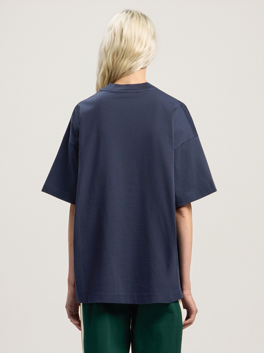 confezione di magliette larghe con logo classico