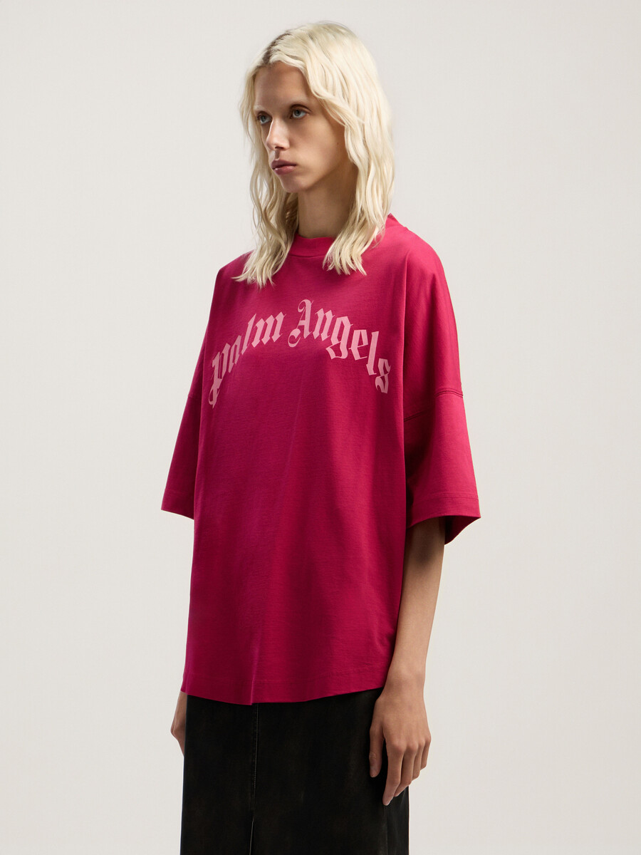 t-shirt con logo curvo